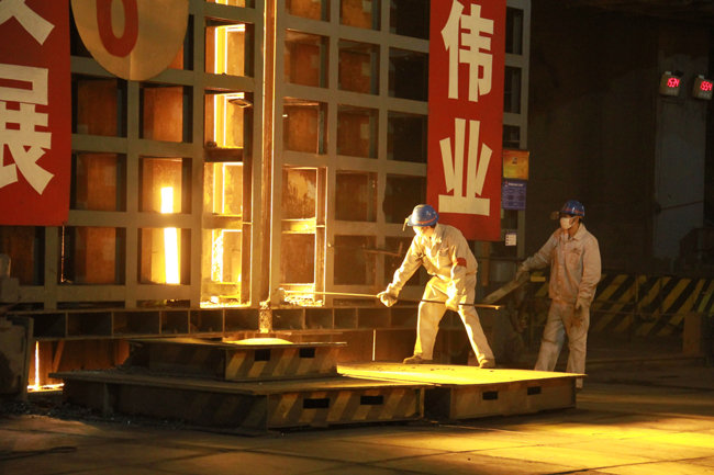 環(huán)保地坪涂料廠家給鋼鐵廠地面施工時要注意什么？