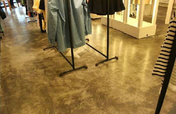 時過境遷，復(fù)古地坪涂料施工的地面逐漸流行