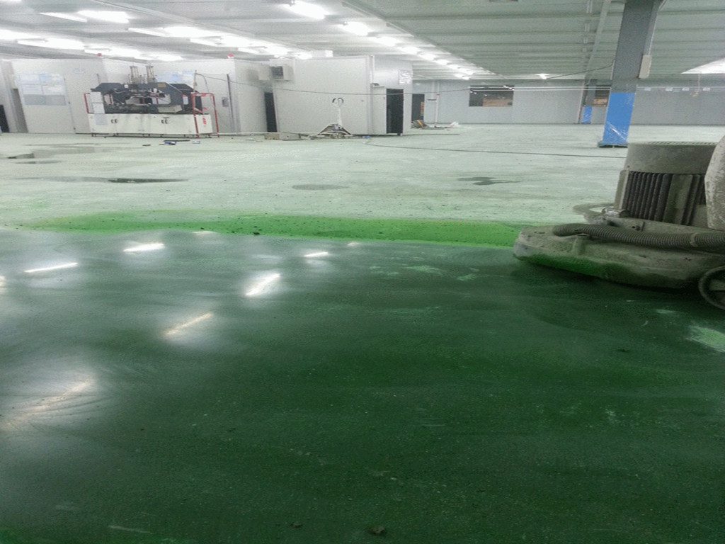 電子廠地面為何要采用防靜電地坪漆施工？