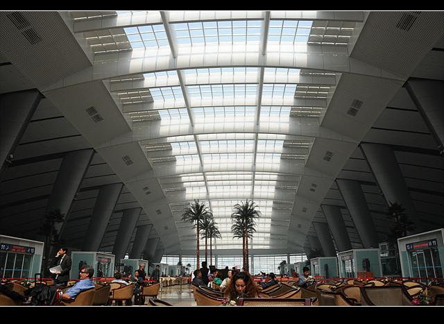 沈陽地坪漆廠家施工機(jī)場(chǎng)候車廳地面的準(zhǔn)則有哪些？