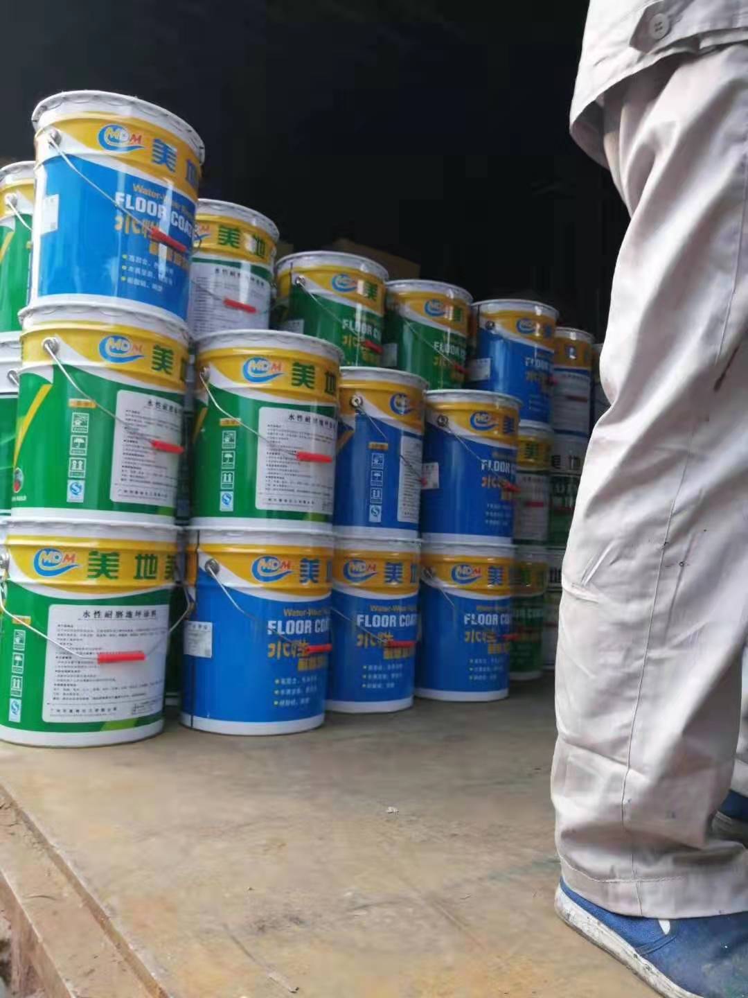 重慶水性地板漆公司如何確保員工生產(chǎn)安全？